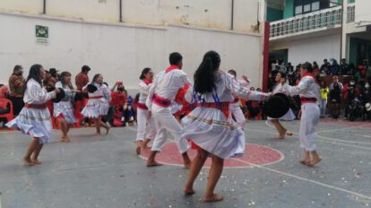 Festival de danzas folklóricas en la Unior
