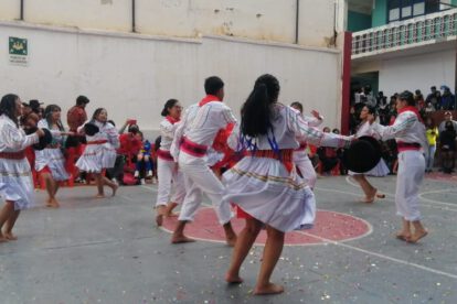 Festival de danzas folklóricas en la Unior