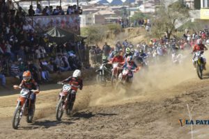 Competencia nacional de motociclismo en La Paz