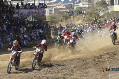 Competencia nacional de motociclismo en La Paz