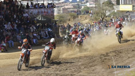 Competencia nacional de motociclismo en La Paz
