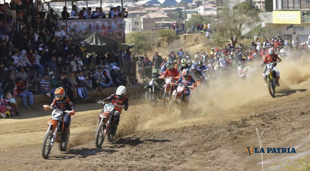 Competencia nacional de motociclismo en La Paz