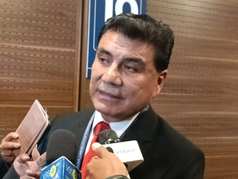 Interpelación al Gobernador de Oruro por viaje a España