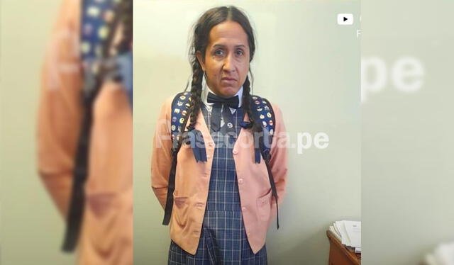 Detienen a sujeto vestido de mujer en baño de colegio femenino de Huancayo