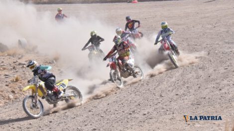 Motociclismo en La Paz con corredores orureños