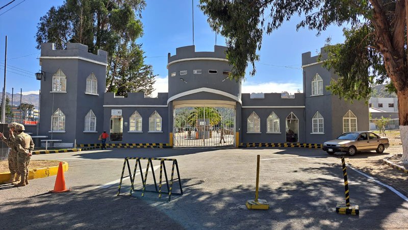 Relevan al comandante del Colegio Militar en La Paz