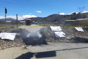 Bloqueo en Colomi por titulación de tierras del INRA
