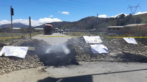 Bloqueo en Colomi por titulación de tierras del INRA