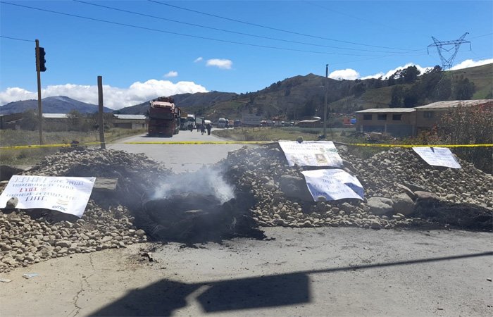 Bloqueo en Colomi por titulación de tierras del INRA