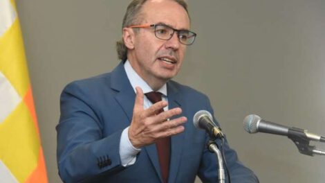 Gobierno culpa a la derecha por dañar la economía