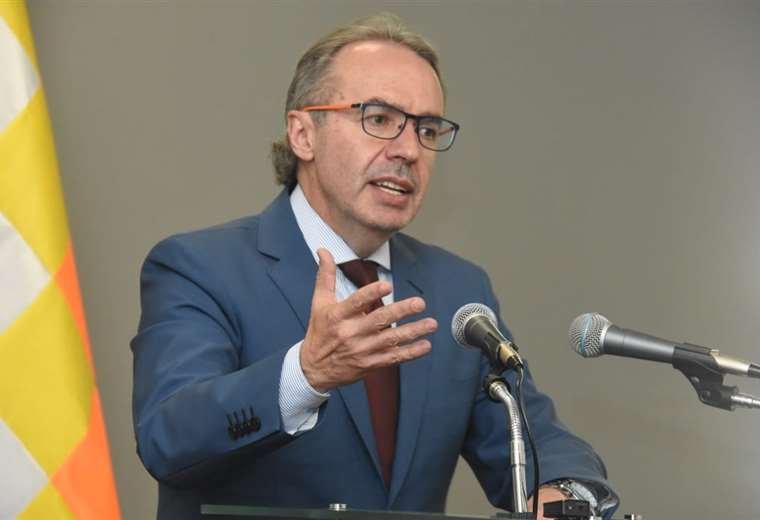 Gobierno culpa a la derecha por dañar la economía
