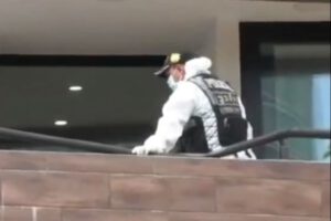 Joven muere al caer del sexto piso en Santa Cruz