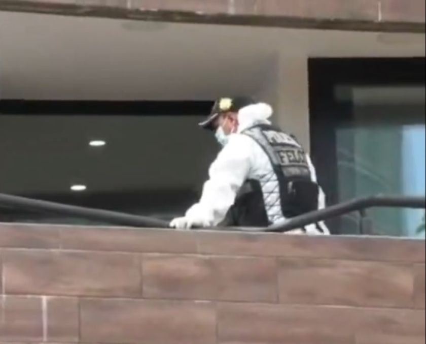 Joven muere al caer del sexto piso en Santa Cruz
