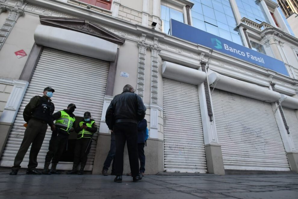 Intervención Banco Fassil en Santa Cruz