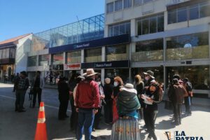 Usuarios se encuentran a la espera de actualizaciones sobre la situación del Banco Fassil