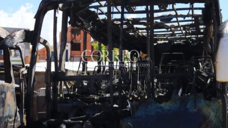 Incendio en taller de chapa y pintura en Sucre