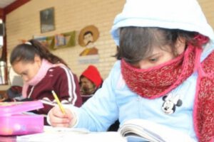 Resfríos en escolares alarman a padres de familia de La Paz
