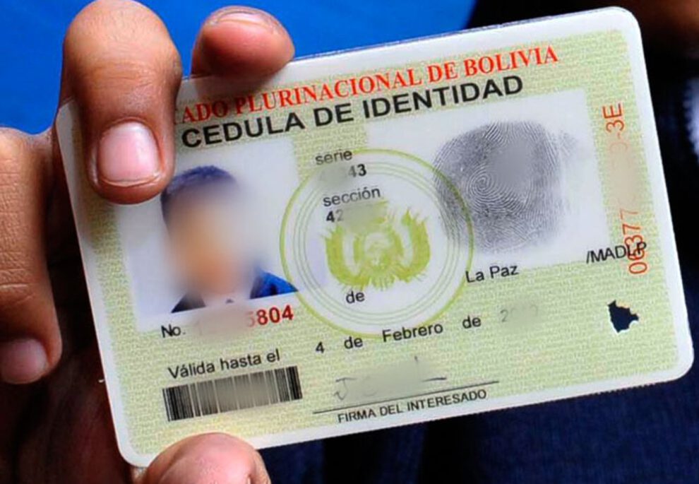 Nuevo diseño de cédula de identidad con la Wiphala, el Patujú y la Kantuta