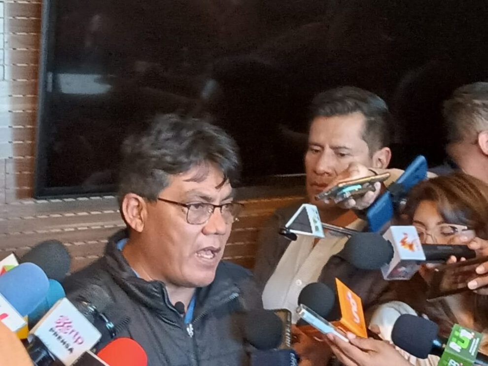Diputado Arce denuncia traición sobre la Ley del Oro