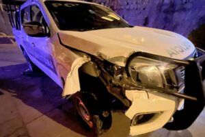 Sargento ebrio choca patrulla en Oruro