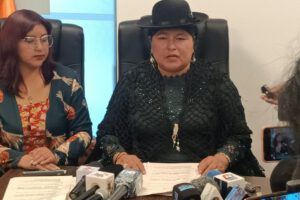 Proyecto de Ley del Oro presentado por la senadora Simona Quispe en conferencia de prensa