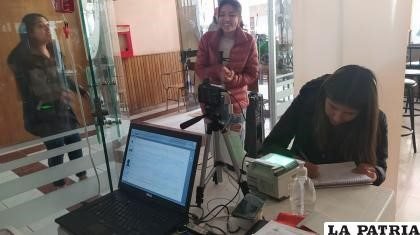 Registro en el Padrón Electoral por jóvenes en Oruro