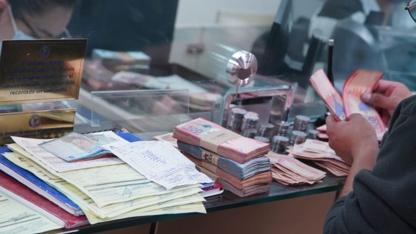 Incremento de empleos directos en el sector bancario según Asoban