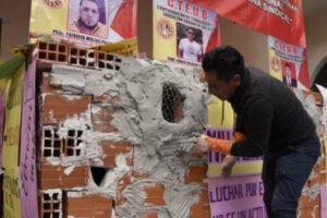 Protesta de maestros en Bolivia con tapiado como medida de presión