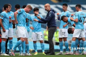 Guardiola dirige al equipo de Manchester City
