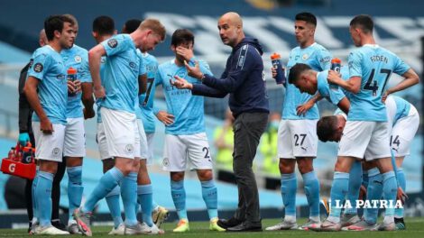 Guardiola dirige al equipo de Manchester City