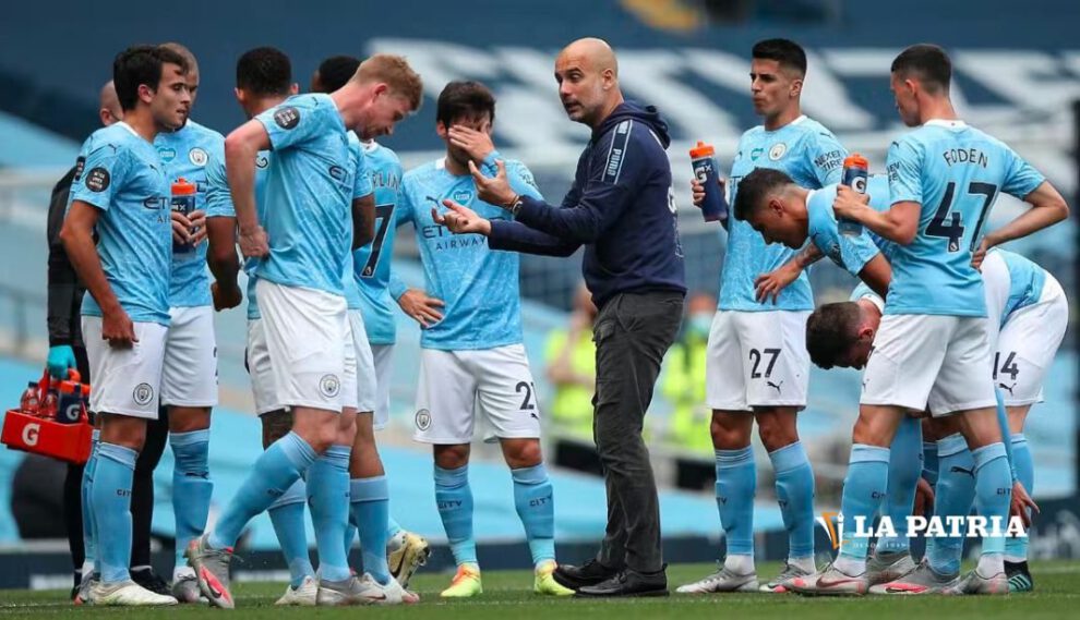 Guardiola dirige al equipo de Manchester City