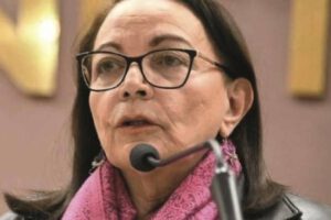 Eidy Roca denuncia que no levantan su arraigo