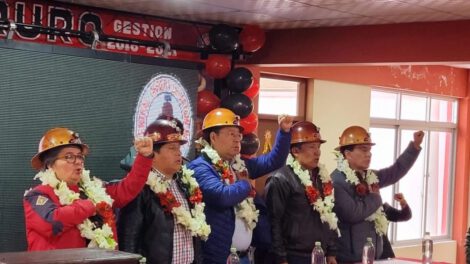 Acto de aniversario por los 70 años de la COD en Oruro