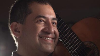 Marcos Puña en su MasterClass de guitarra en Oruro