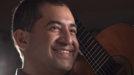 Marcos Puña en su MasterClass de guitarra en Oruro