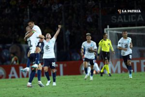 Bolívar festejó el triunfo en el estadio de Cerro Porteño