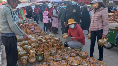 Feriantes del Oruro Moderno se preparan para instalarse en la zona Sur
