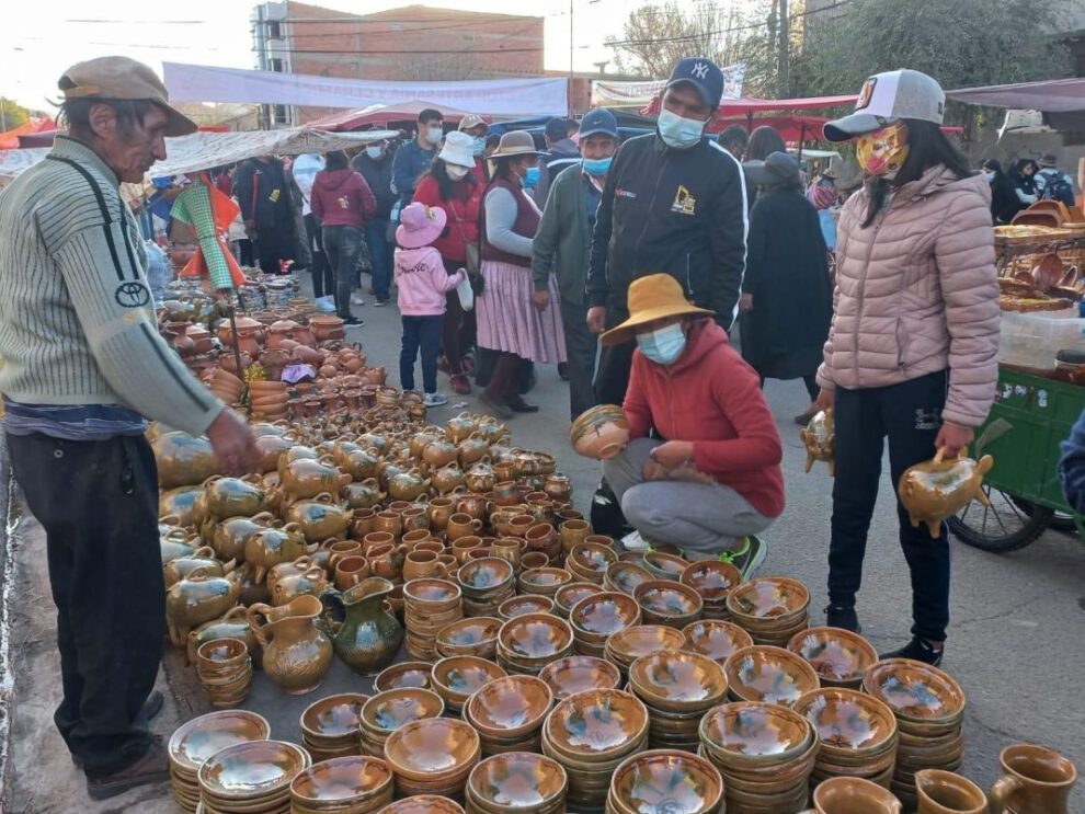 Feriantes del Oruro Moderno se preparan para instalarse en la zona Sur