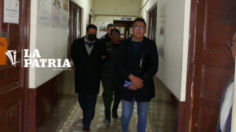 Aprehenden a catedrático por acoso sexual en Oruro