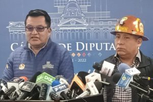 Ministro de Medio Ambiente debe renunciar por moral