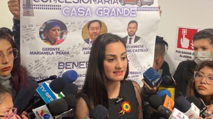 Denuncian uso de autos chutos en la Casa Grande del Pueblo