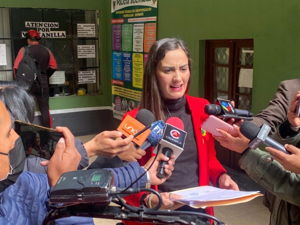 Denuncia por uso de vehículo robado en la Asamblea Legislativa