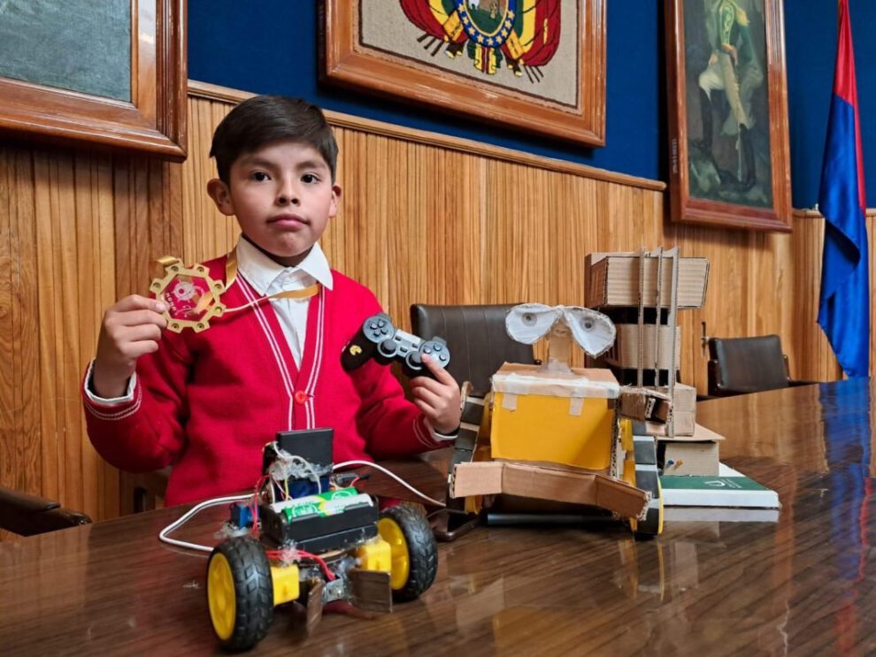 Max Canaviri y su proyecto de un Sistema de Alerta Temprana de Sismos representarán a Bolivia en México