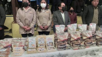 Desayuno escolar y paquete alimenticio para estudiantes