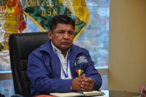 Renuncia ministro de Medio Ambiente y Aguas