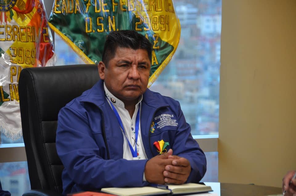 Renuncia ministro de Medio Ambiente y Aguas
