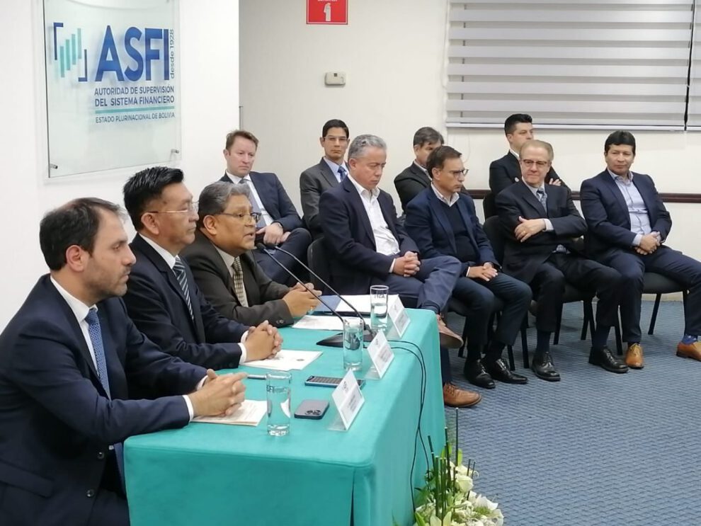 Banco Fassil y ahorristas en conferencia de prensa