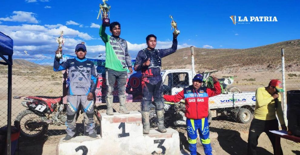 Prueba de motociclismo orureño en el circuito de Capachos