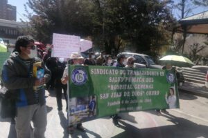 Trabajadores en salud pública exigen el pago del bono de riesgo