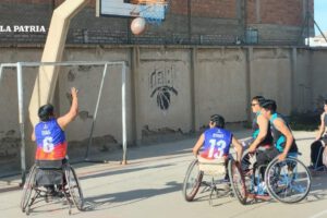 Torneo de baloncesto en silla de ruedas en Oruro